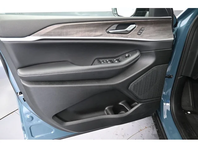 Nuevos JEEP GRAND CHEROKEE L à Estados chez autogozo