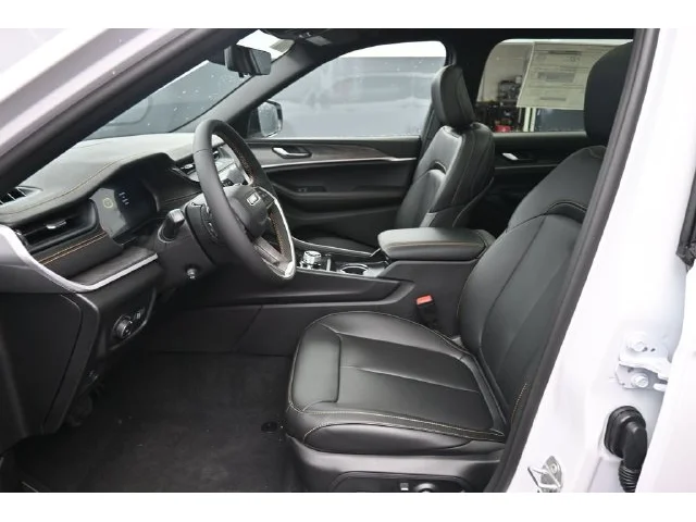 Nuevos JEEP GRAND CHEROKEE L à Estados chez autogozo