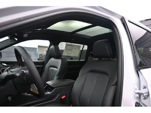 Nuevos JEEP GRAND CHEROKEE L à Estados chez autogozo