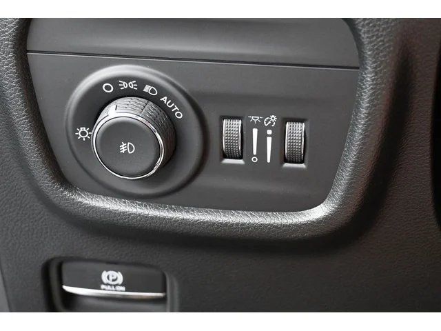 Nuevos JEEP GRAND CHEROKEE L à Estados chez autogozo