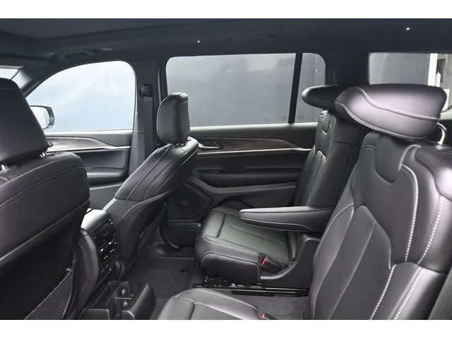 Nuevos JEEP GRAND CHEROKEE L à Estados chez autogozo
