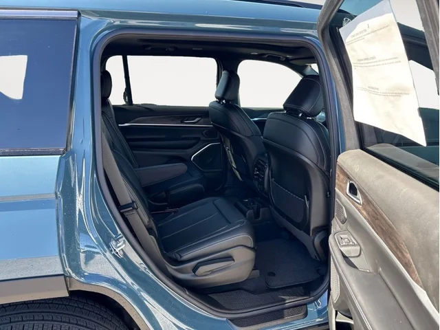 Nuevos JEEP GRAND CHEROKEE L à Estados chez autogozo