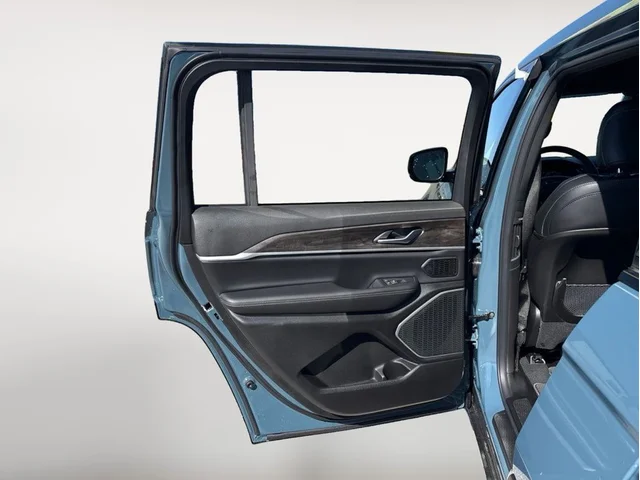 Nuevos JEEP GRAND CHEROKEE L à Estados chez autogozo