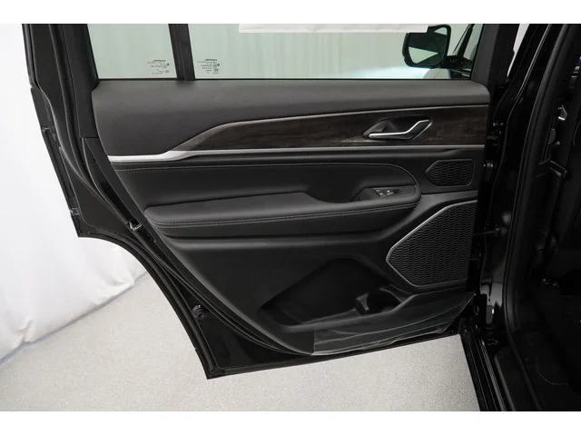 Nuevos JEEP GRAND CHEROKEE L à Estados chez autogozo