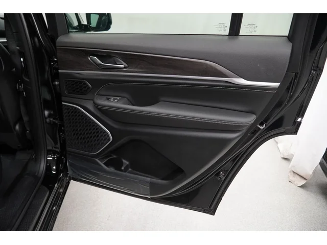 Nuevos JEEP GRAND CHEROKEE L à Estados chez autogozo