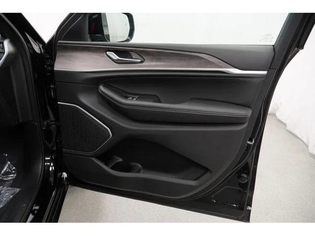 Nuevos JEEP GRAND CHEROKEE L à Estados chez autogozo