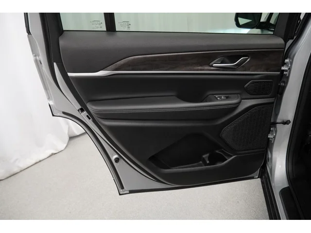 Nuevos JEEP GRAND CHEROKEE L à Estados chez autogozo