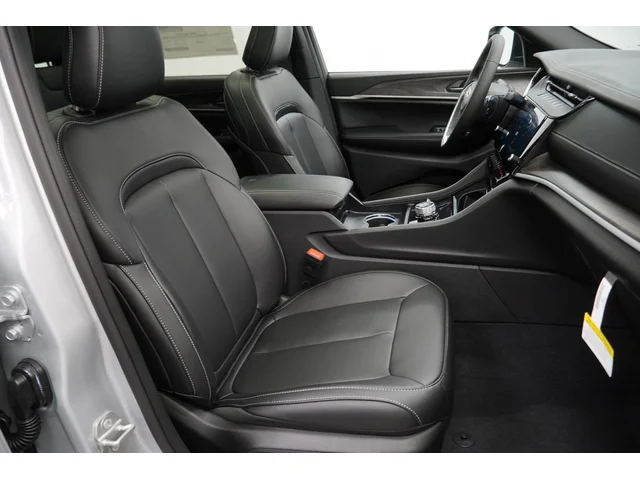 Nuevos JEEP GRAND CHEROKEE L à Estados chez autogozo