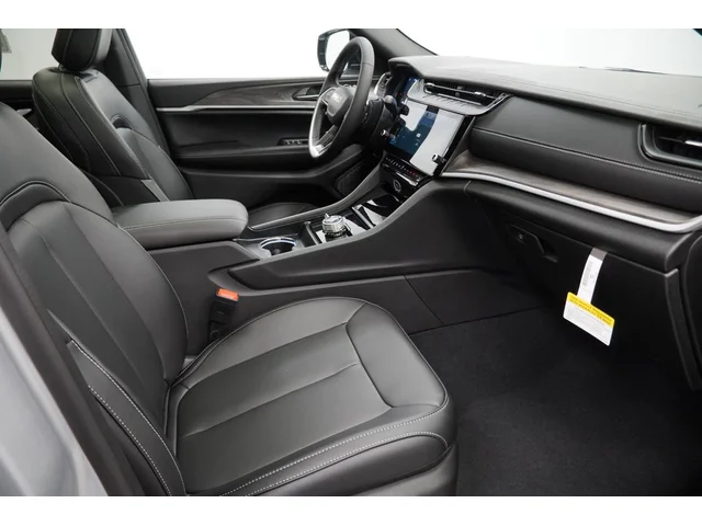 Nuevos JEEP GRAND CHEROKEE L à Estados chez autogozo