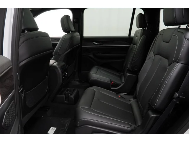 Nuevos JEEP GRAND CHEROKEE L à Estados chez autogozo