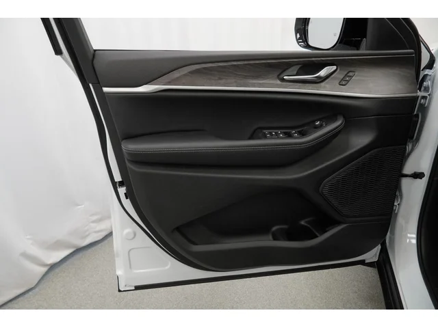 Nuevos JEEP GRAND CHEROKEE L à Estados chez autogozo