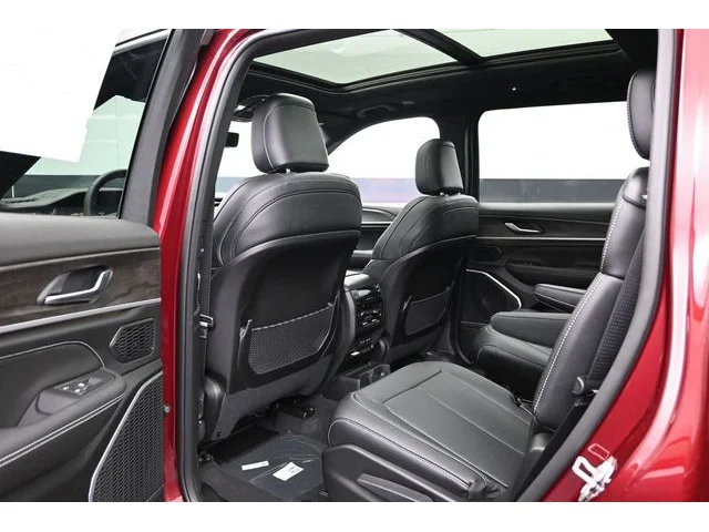 Nuevos JEEP GRAND CHEROKEE L à Estados chez autogozo