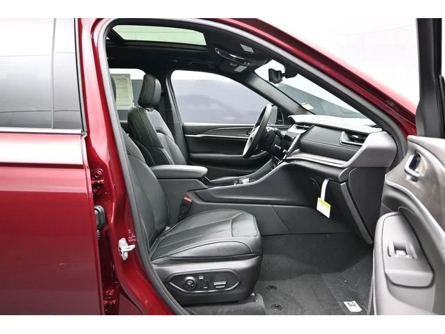 Nuevos JEEP GRAND CHEROKEE L à Estados chez autogozo