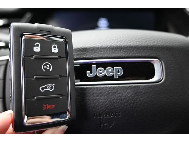 Nuevos JEEP GRAND CHEROKEE L à Estados chez autogozo