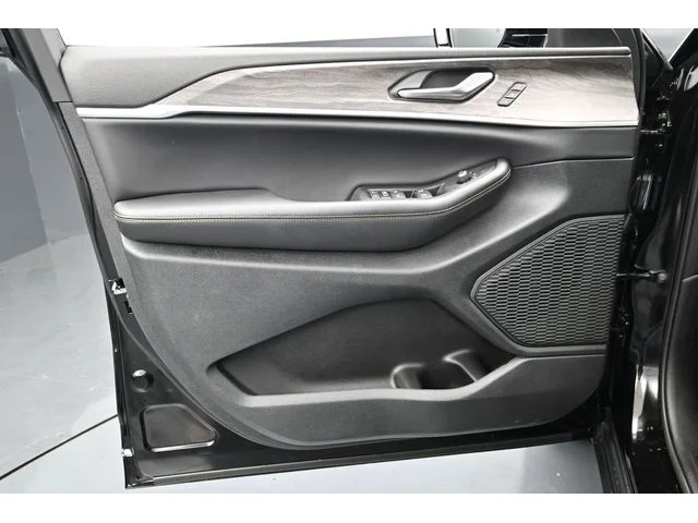 Nuevos JEEP GRAND CHEROKEE L à Estados chez autogozo
