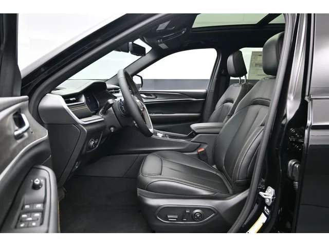 Nuevos JEEP GRAND CHEROKEE L à Estados chez autogozo
