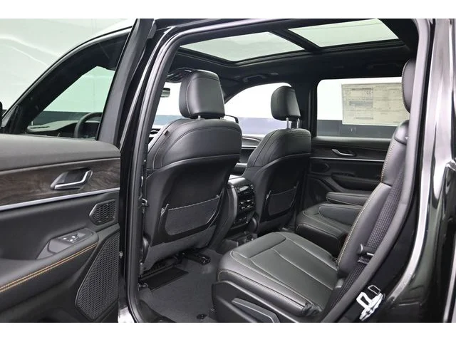 Nuevos JEEP GRAND CHEROKEE L à Estados chez autogozo