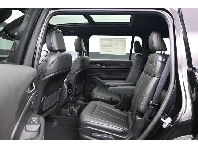 Nuevos JEEP GRAND CHEROKEE L à Estados chez autogozo