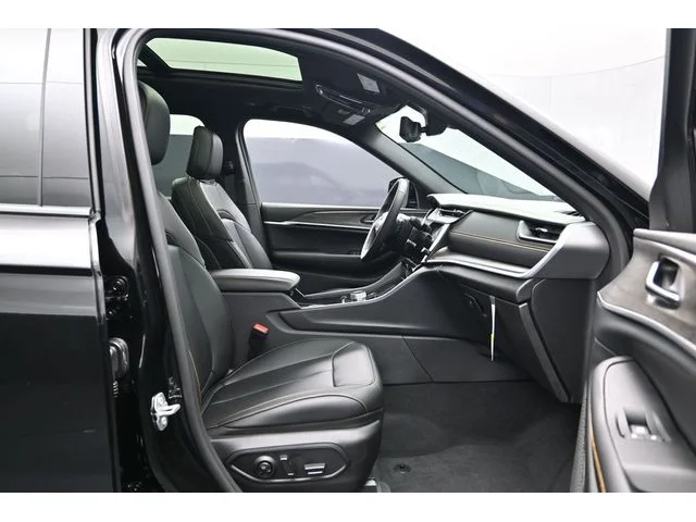 Nuevos JEEP GRAND CHEROKEE L à Estados chez autogozo