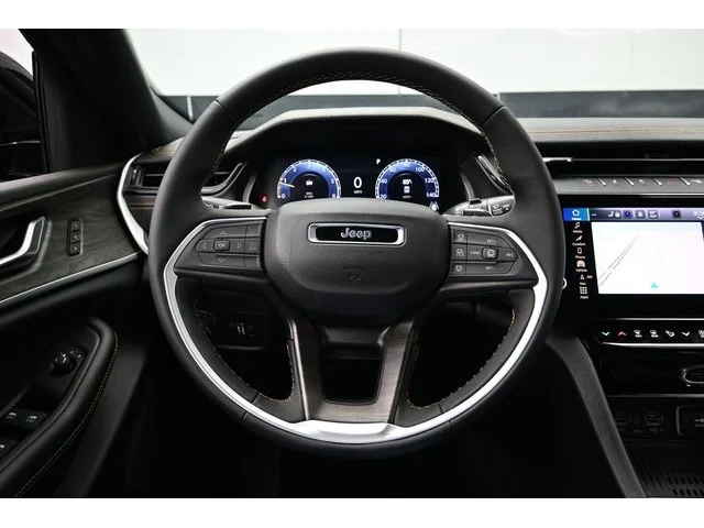 Nuevos JEEP GRAND CHEROKEE L à Estados chez autogozo
