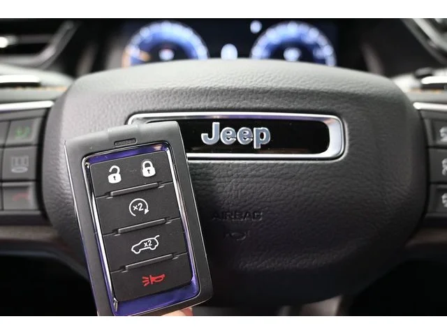 Nuevos JEEP GRAND CHEROKEE L à Estados chez autogozo