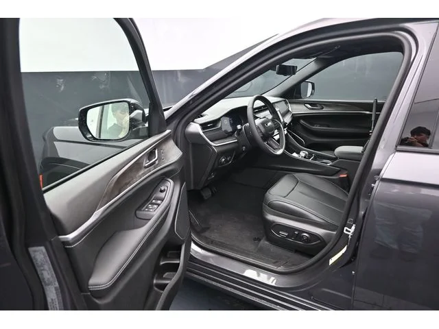 Nuevos JEEP GRAND CHEROKEE L à Estados chez autogozo