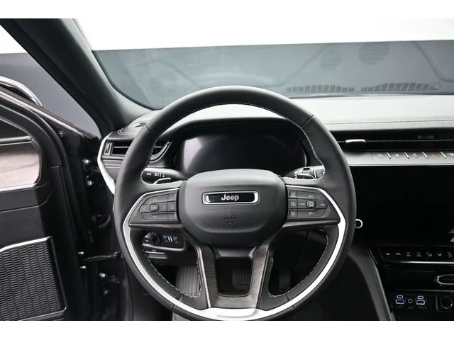 Nuevos JEEP GRAND CHEROKEE L à Estados chez autogozo