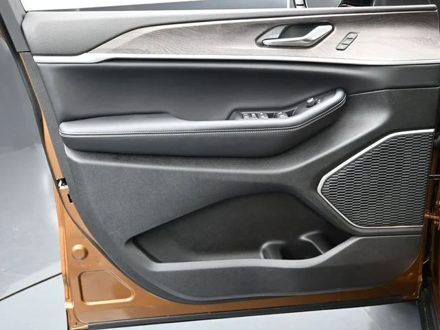 Nuevos JEEP GRAND CHEROKEE L à Estados chez autogozo