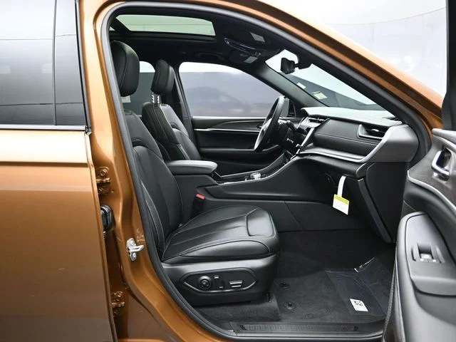 Nuevos JEEP GRAND CHEROKEE L à Estados chez autogozo