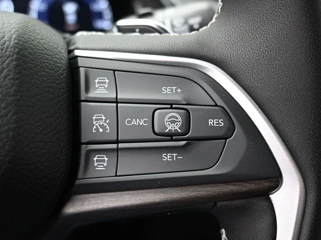 Nuevos JEEP GRAND CHEROKEE L à Estados chez autogozo