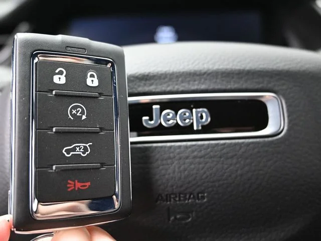 Nuevos JEEP GRAND CHEROKEE L à Estados chez autogozo