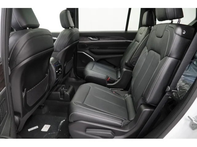 Nuevos JEEP GRAND CHEROKEE L à Estados chez autogozo