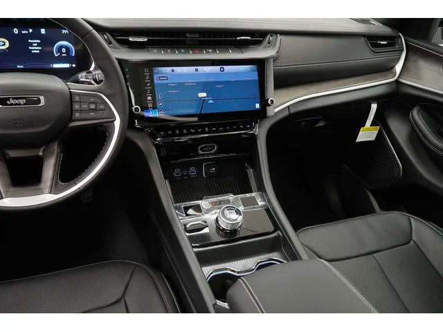 Nuevos JEEP GRAND CHEROKEE L à Estados chez autogozo