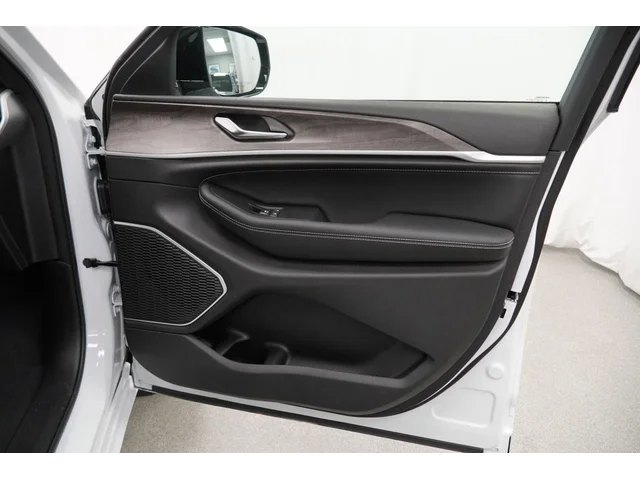 Nuevos JEEP GRAND CHEROKEE L à Estados chez autogozo