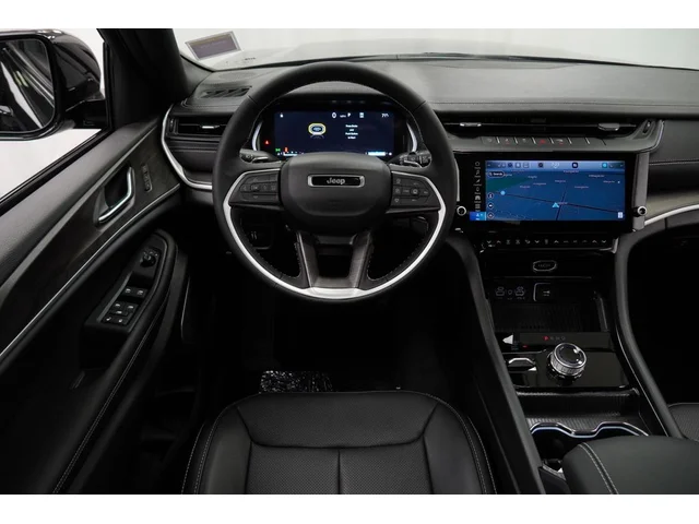 Nuevos JEEP GRAND CHEROKEE L à Estados chez autogozo