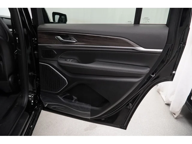 Nuevos JEEP GRAND CHEROKEE L à Estados chez autogozo