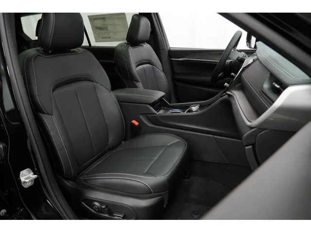 Nuevos JEEP GRAND CHEROKEE L à Estados chez autogozo