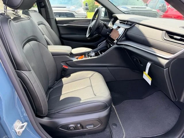 Nuevos JEEP GRAND CHEROKEE L à Estados chez autogozo