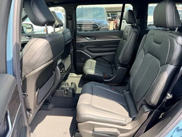 Nuevos JEEP GRAND CHEROKEE L à Estados chez autogozo