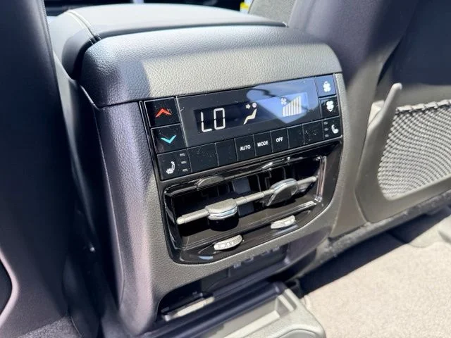 Nuevos JEEP GRAND CHEROKEE L à Estados chez autogozo