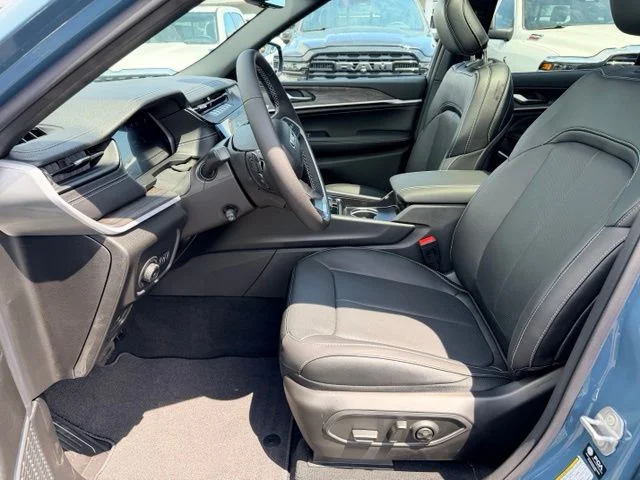 Nuevos JEEP GRAND CHEROKEE L à Estados chez autogozo