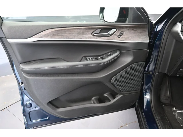 Nuevos JEEP GRAND CHEROKEE L à Estados chez autogozo