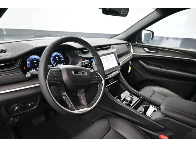 Nuevos JEEP GRAND CHEROKEE L à Estados chez autogozo