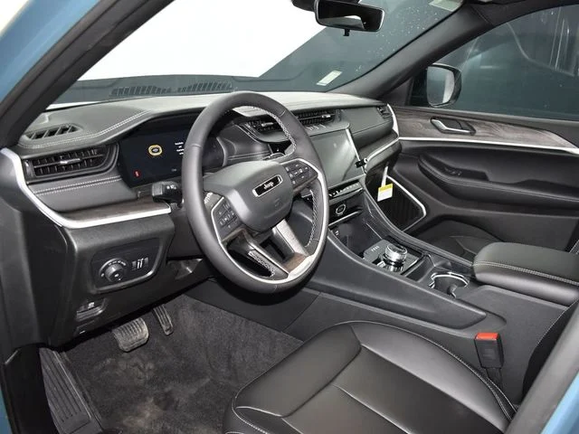 Nuevos JEEP GRAND CHEROKEE L à Estados chez autogozo
