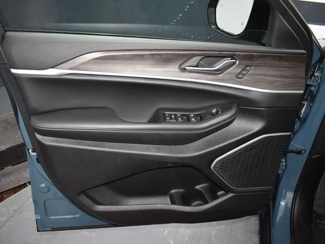Nuevos JEEP GRAND CHEROKEE L à Estados chez autogozo