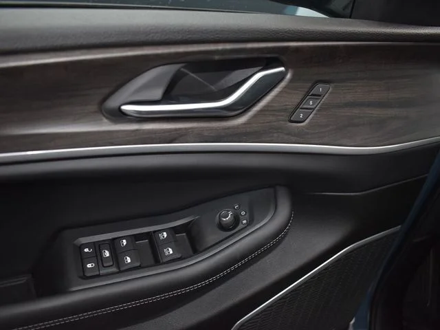 Nuevos JEEP GRAND CHEROKEE L à Estados chez autogozo