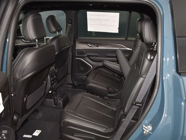 Nuevos JEEP GRAND CHEROKEE L à Estados chez autogozo