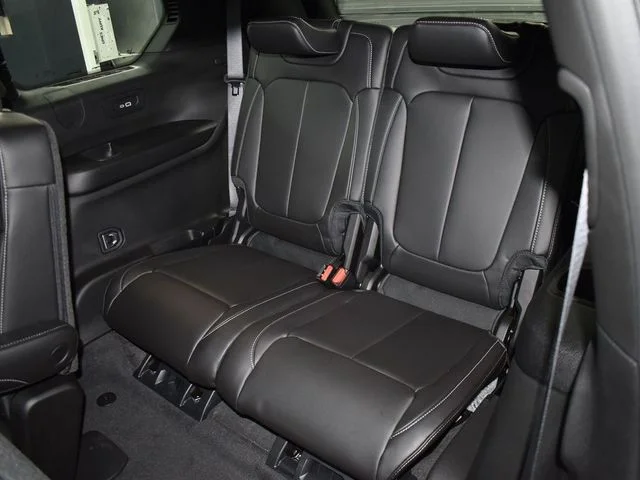 Nuevos JEEP GRAND CHEROKEE L à Estados chez autogozo