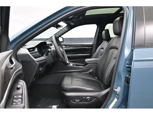 Nuevos JEEP GRAND CHEROKEE L à Estados chez autogozo