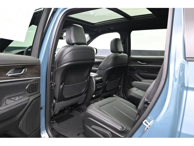 Nuevos JEEP GRAND CHEROKEE L à Estados chez autogozo